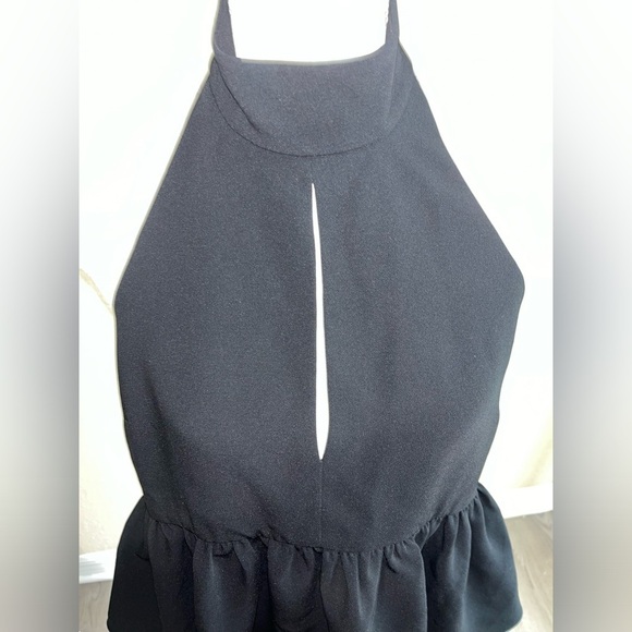 Elizabeth & James Tops Elizabeth & James Black Crepe Knit Perth Halter Top - Picture 3 of 10